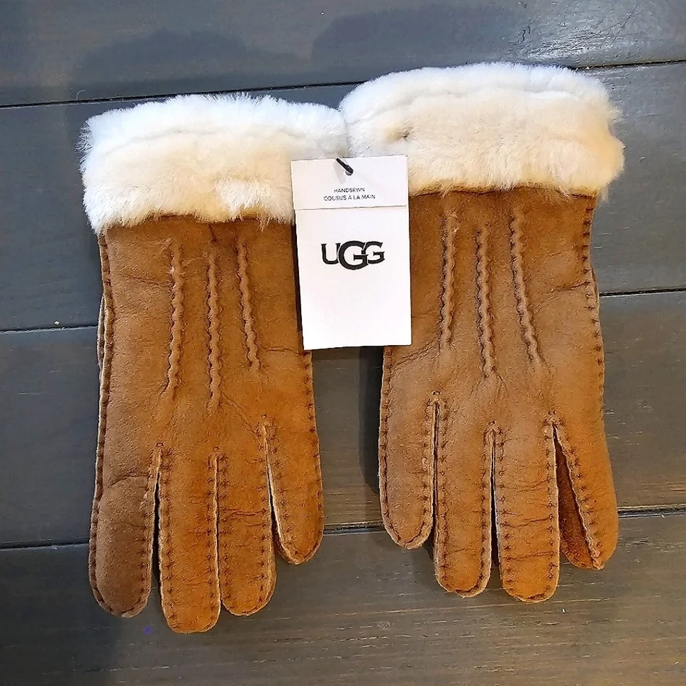UGG Australia Women perforated Genuine Shearling Handmade Chestnut Gloves Small